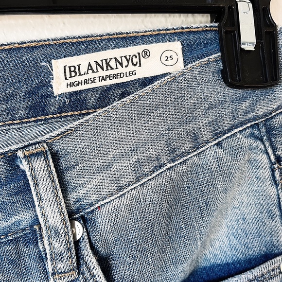 Blank NYC High Rise Tapered Leg Distressed Jeans Light Wash Women’s Size… - Picture 3 of 6